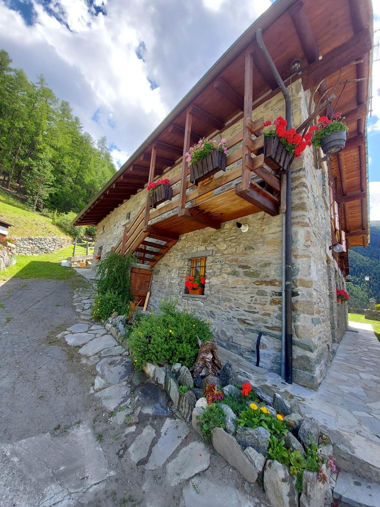 Penzion Monolocale Di Montagna Gressan Exteriér fotografie